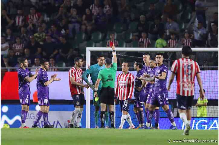 SE LE ESCASPA EL PLAY IN A CHIVAS