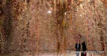 London’s Saatchi Gallery Focuses on Flowers in This Exhibition