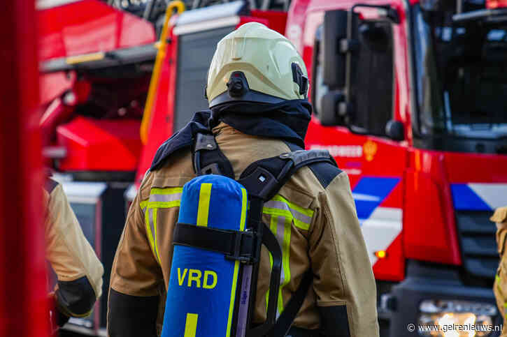 UPDATE: Felle woningbrand onder controle, bewoner en hond gecontroleerd door hulpdiensten