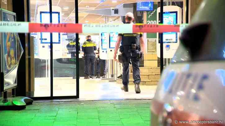 Jongen (17) neergestoken in McDonald's, met spoed naar ziekenhuis