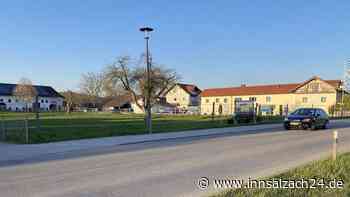 „Einfach nur hässlich“: Braucht es überdachte Parkplätze in Aschaus Dorfmitte?