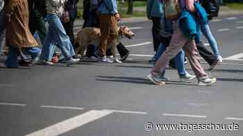 Deutsche fahren weniger Auto und gehen mehr zu Fuß