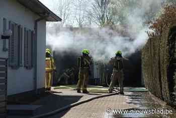 Brand in garage verwoest auto