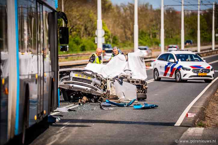 UPDATE: Man overlijdt bij botsing tussen brommobiel en trolleybus