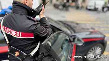 Roma, un uomo ha picchiato il suo convivente e si è barricato in casa