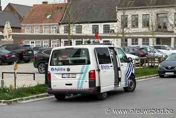 Koppel motorrijders raakt gewond nadat ze achteraan inrijden op wagen in Watou