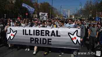 Orban setzt LGBTQ unter Druck: Tausende protestieren in Budapest gegen Pride-Parade-Verbot