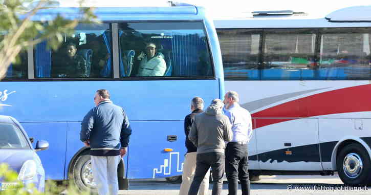 “I migranti in Albania a loro insaputa, polsi legati anche per pasti e al bagno”: la testimonianza delle deputate Pd