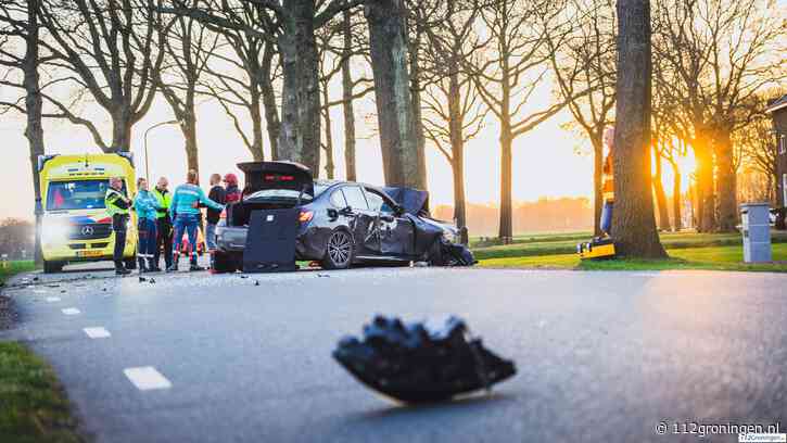 Auto botst tegen boom bij eenzijdig ongeval in Siddeburen