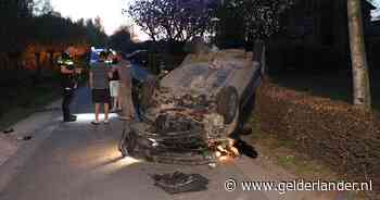 Auto slaat over de kop, ‘automobilist vlucht’