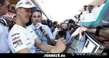 Michael Schumacher unterschreibt Helm für guten Zweck!