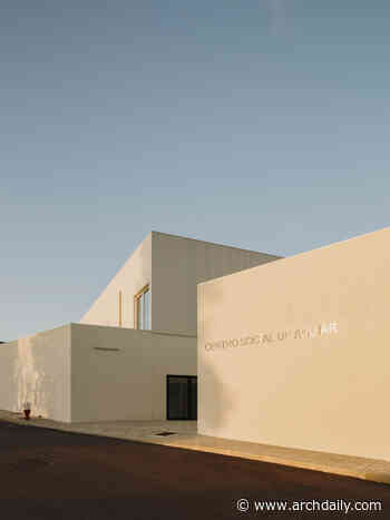 Aguiar Social Center / Pereira Miguel Arquitectos