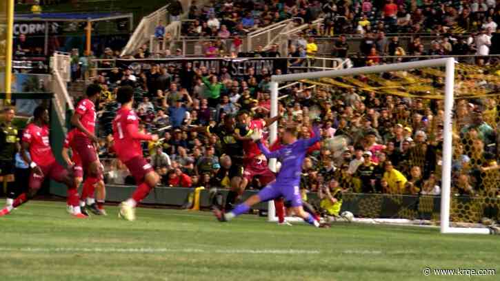 Stoppage time goal lifts United to 1-0 victory