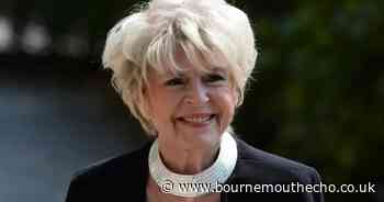 Which celebrities are competing on Bake Off for Stand Up to Cancer tonight?