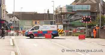 Call for action to stop people being 'trapped' at level crossing for 15 minutes
