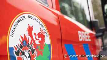 Auto brandt uit achter woning in Erpekom