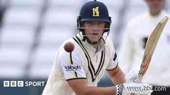 Smith steadies Warwickshire against Durham