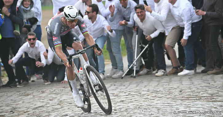 Pogacar scivola sul pavè, Van der Poel trionfa alla Parigi-Roubaix dopo un altro duello leggendario