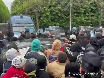 Rave party in un capannone nel Torinese: scontri con le forze dell'ordine