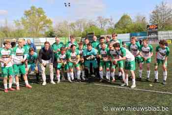 KM Torhout B stoomt na promotie uit vierde meteen door naar titel in derde provinciale: “Dit wil je delen met al je geliefden”