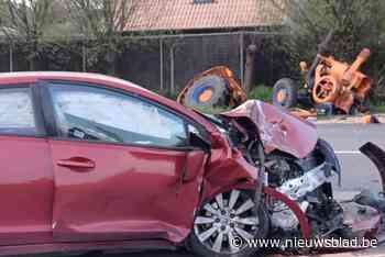 Twee zwaargewonden nadat wagen oldtimertractor aanrijdt