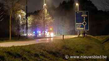 Zwaar ongeval op N713 in Pelt: auto belandt op zijn zij