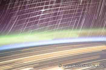 Trippy time-lapse shows Starlink satellites streak light across space