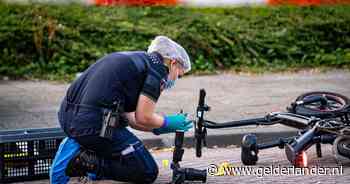 Plotseling schoot Gideon drie keer op voorbijfietsende Steven