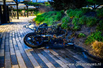 Scooter uitgebrand bij station Goffert