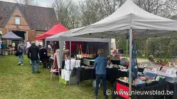 Rustige lentedrink op het gras rond de Spinhoeve