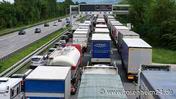 Blockabfertigung sorgt für kilometerlangen Stau bis kurz vor das Kreuz der Inntalautobahn