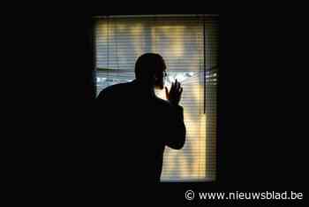 “Het was een grap”: Man (43) krijgt jaar cel nadat hij minderjarige stiefzoon filmt in de douche