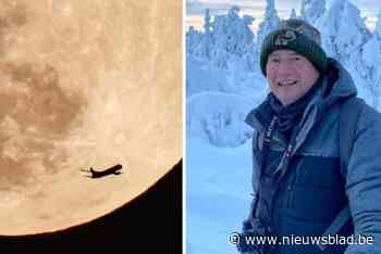 Amateurfotograaf legt uniek beeld van vliegtuig voor de maan vast: “Dit is een foto om in te kaderen”