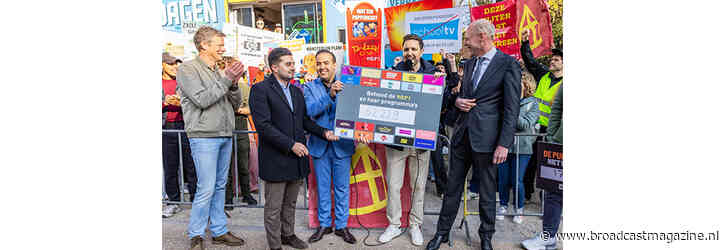 Petitie met tienduizenden handtekeningen voor behoud NTR overhandigd aan Tweede Kamer