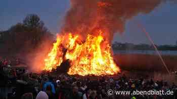 Osterfeuer an Elbe wird zum kleinen Volksfest in Kirchwerder