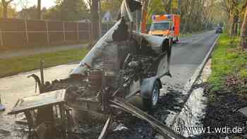 Brennender Anhänger schmilzt Straße in Mönchengladbach