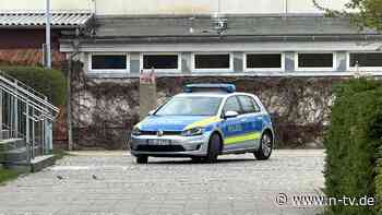 Polizei ermittelt: Schüler posieren in Auschwitz mit Neonazi-Gruß