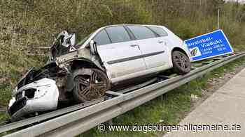 Sekundenschlaf führt zu Unfall auf A8: Auto überschlägt sich