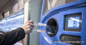 Kabinet overweegt uitbreiding statiegeldplicht naar sapflessen