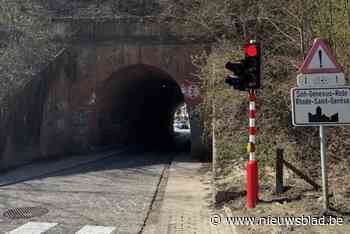 Opnieuw spoorwegtunnel uitgerust met slimme verkeerslichten: rood licht voor wie te snel rijdt