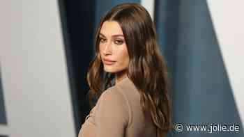 "Baby French"-Maniküre: Auf diesen eleganten Nagel-Trend schwört selbst Hailey Bieber