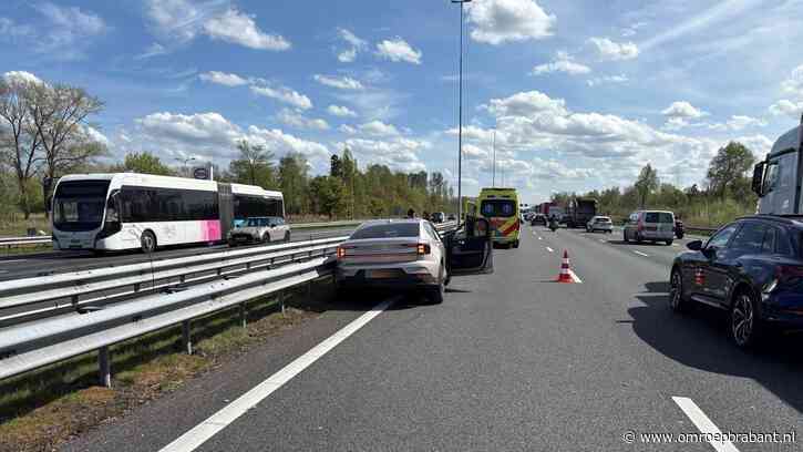 Auto's botsen op de A2: twee rijstroken van snelweg afgesloten