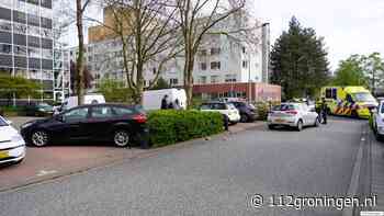 Auto rijdt tegen geparkeerd voertuig aan in de Plutolaan