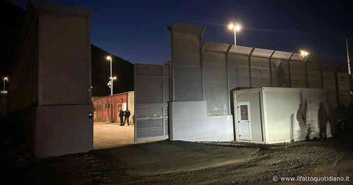 Migranti in Albania, uno già rientrato: non andava trasferito. Tra quelli rimasti c’è chi ha figli italiani