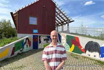 Michel (32) creëerde al ‘nieuw bedevaartsoord’ voor Luc De Vos, nu brengt hij jeugdlokalen tot leven: “Het werk straalt een goed gevoel uit”