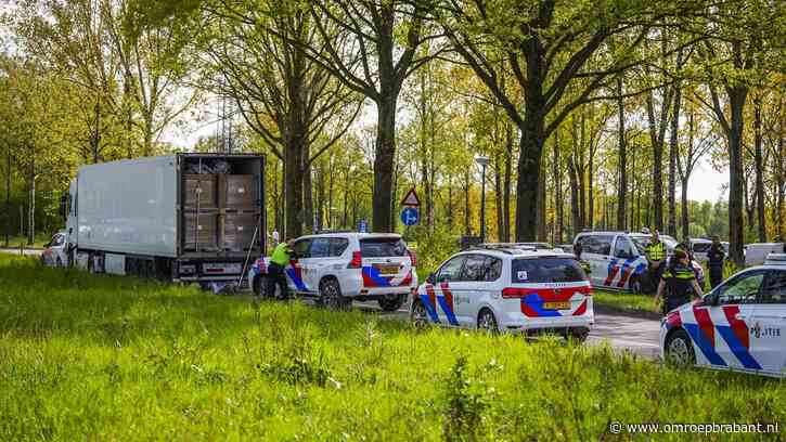 Pakketten met drugs gevonden in vrachtwagen, politie massaal in actie