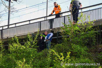 Man onder perron station gehaald door politie