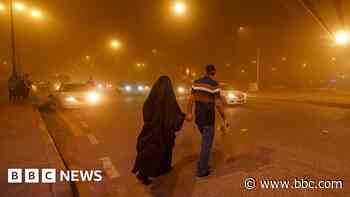 Iraq sandstorm leaves many with breathing problems