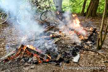 Brandweer blust buitenbrand op zwerversplek