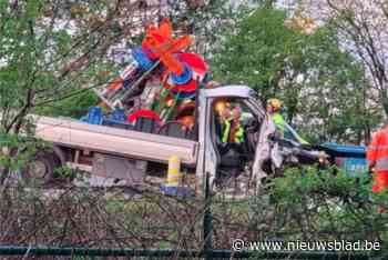 Bestuurder van bestelwagen in levensgevaar na aanrijding op E34 in Vorselaar
